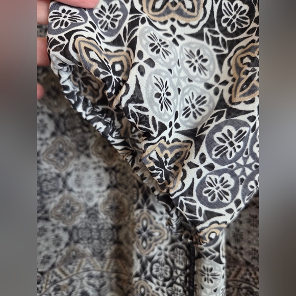 Women's Croft & Barrow Black and Grey Geometric Design Top Blouse - Picture 5 of 6